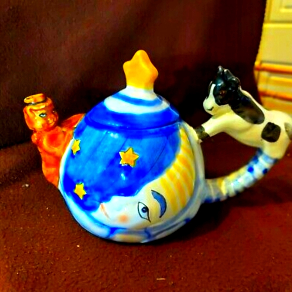 Ceramic Tea Pot.